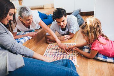 Crie memórias significativas ao lado de quem você ama com jogos para todas as idades. Foto: Getty Images.