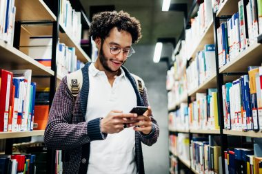 Clubes de leitura oferecem a oportunidade de ampliar conhecimento e experiências. Foto: Getty Images.