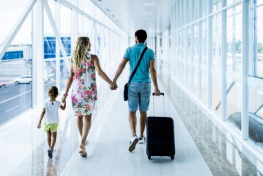 Passagem aérea: dá para economizar bastante com planejamento. Foto: Getty Images.