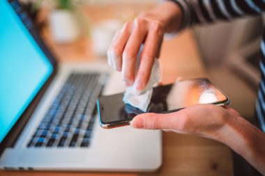 Limpeza de eletrônicos: tome cuidado para não danificar os componentes. Foto: Getty Images.