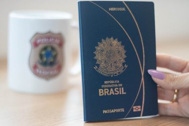 A entrega do passaporte é realizada por ordem de chegada e situações de prioridade. Foto: Divulgação/Polícia Federal.