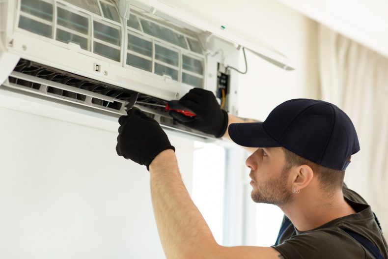 Siga as normas de segurança ao instalar o ar-condicionado. Foto: Getty Images.