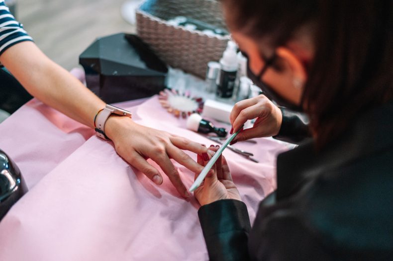 Pessoas alérgicas não devem usar unha em gel. Foto: Getty Images.