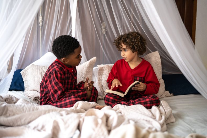 Um cantinho para a leitura bem aconchegante pode ser o primeiro passo para criar um ambiente favorável. Foto: Getty Images.