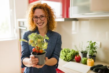 Você não precisa ter um jardim espaçoso para garantir legumes frescos na casa. Foto: Getty Images.