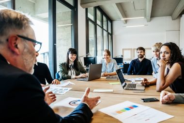 CEO, CMO... você sabe o que quer dizer cada sigla? Foto: Getty Images.