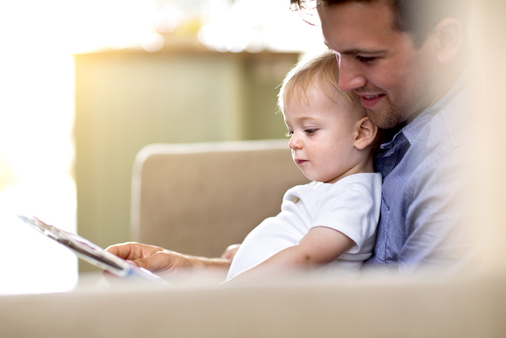 Há muitos livros feitos exclusivamente para bebês. Foto: Getty Images.