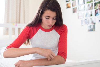 Dermatite atópica é mais comum na infância, embora possa atingir pessoas de qualquer idade. Foto: Getty Images.