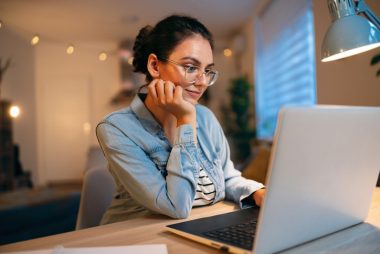 Algumas instituições no Brasil oferecem bons cursos gratuitos de capacitação técnica. Foto: Getty Images.