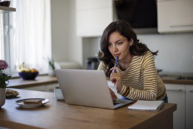 É importante frisar que os valores mobiliários envolvem riscos. Foto: Getty Images.