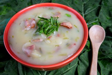 Sopa é uma boa opção para aquecer os dias frios. Foto: Getty Images.