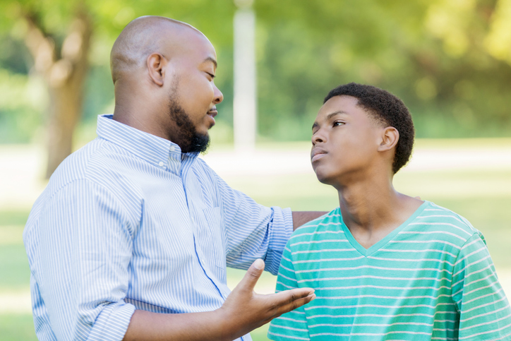 Cérebro dos adolescentes se transforma para ajudá-los a se conectar com pessoas diferentes de seu convívio. Foto: Getty Images.