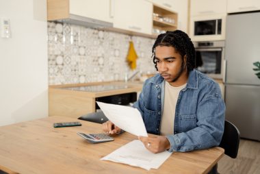 Ao gerenciar suas finanças, você fica longe do estresse. Foto: Getty Images.