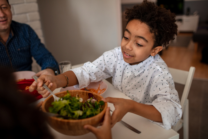 No momento das compras, é importante escolher vegetais frescos e consumi-los rapidamente. Foto: Getty Images.