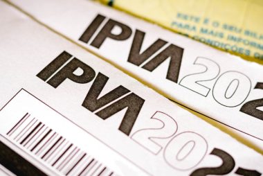 Se a dívida do IPVA não for paga, o proprietário pode enfrentar consequências, como cobrança judicial e impedimentos administrativos. Foto: Getty Images.