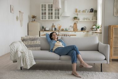 A simplicidade do minimalismo favorece um estilo de vida menos estressante e mais conectado com a natureza e a comunidade. Foto: Getty Images.