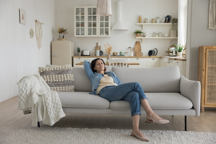 A simplicidade do minimalismo favorece um estilo de vida menos estressante e mais conectado com a natureza e a comunidade. Foto: Getty Images.