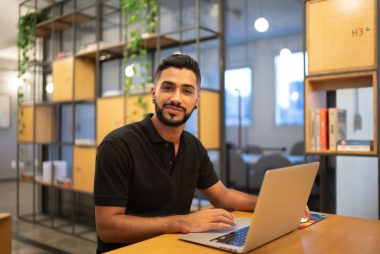 Engenheiros em computação têm o melhor salário de entrada, segundo ranking por profissão. Foto: Getty Images.