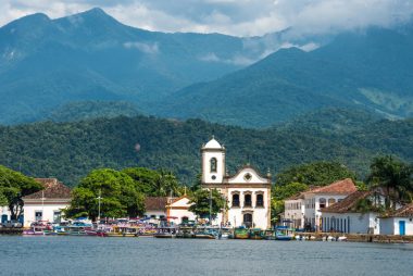 Paraty vive um período de clima ameno e dias ensolarados no outono. Foto: Getty Images.