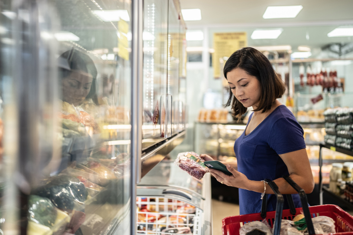 Compare os preços e experimente novas marcas na hora de fazer mercado. Foto: Getty Images.
