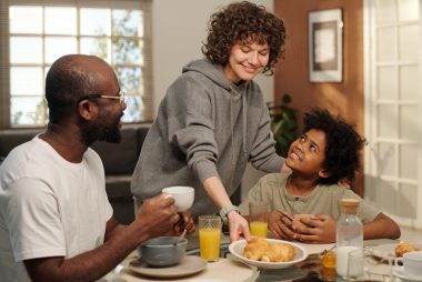 Tomar um bom café da manhã ajuda a manter uma alimentação equilibrada. Foto: Getty Images.