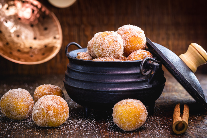 O bolinho de chuva é uma daquelas receitas que atravessam gerações. Foto: Getty Images.