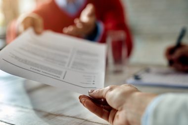 65% dos recrutadores já eliminaram candidatos devido a inconsistências ou falsificações em currículos. Foto: Getty Images.
