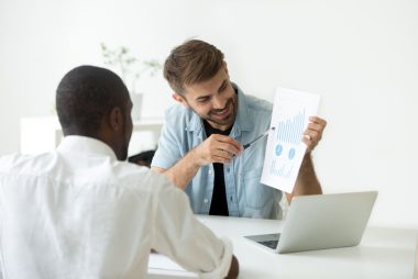 Tente mentalizar o que você vai falar ao gestor antes de pedir aumento do salário. Foto: Getty Images.