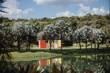 O Instituto Inhotim fica em Brumadinho (MG) e oferece uma experiência única. Foto: Divulgação/Julia Lanari.