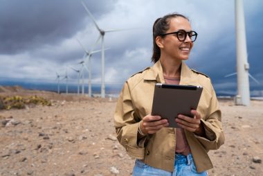 A igualdade de gênero permite que as mulheres tenham acesso igualitário a recursos como financiamento, tecnologia e capacitação. Foto: Getty Images.
