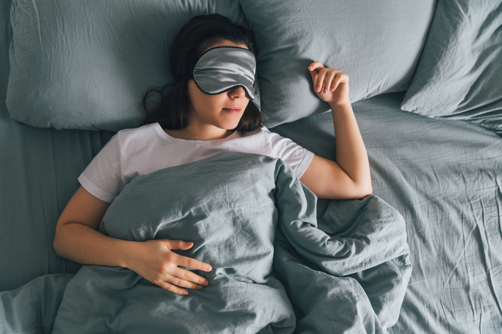 Pessoas com menos tempo de sono REM apresentam sinais precoces de demência. Foto: Getty Images.