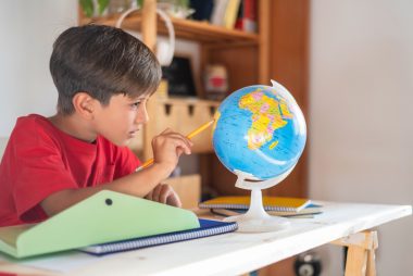 Geografia ajuda a desenvolver a cidadania crítica, que vai além do simples cumprimento de direitos e deveres. Foto: Getty Images.