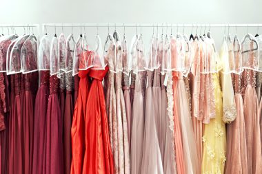 Aluguel de roupas surge como uma alternativa promissora ao consumo tradicional. Foto: Getty Images.
