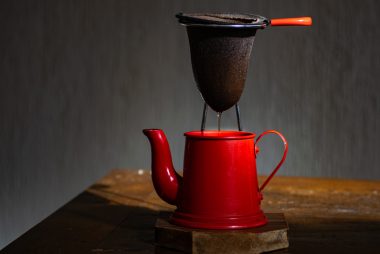 Jatos muito finos tendem a se fragmentar em gotículas, o que reduz a eficiência da mistura e resulta em um café menos forte. Foto: Getty Images.