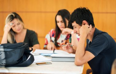 Experiências positivas nos primeiros anos dos cursos de exatas são fundamentais para fortalecer a confiança dos estudantes. Foto: Getty Images.