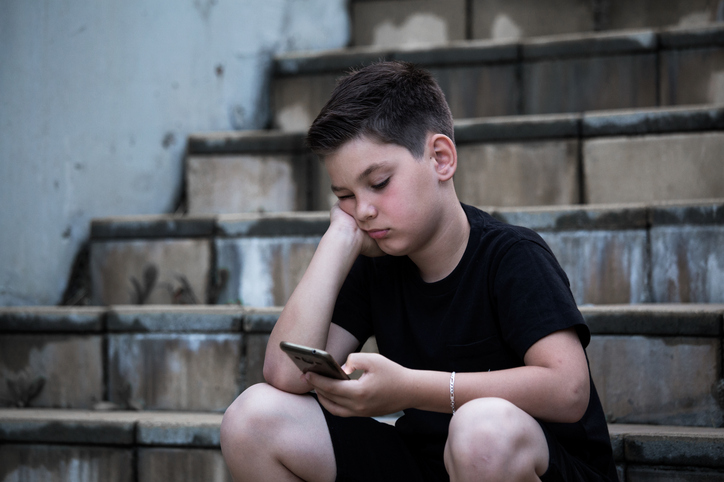 Frequência do cyberbullying é um fator determinante dos sintomas traumáticos, independentemente da forma específica de agressão. Foto: Getty Images.