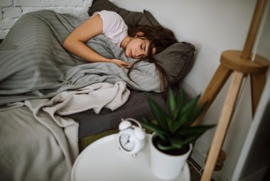 Adolescentes que dormem mais e vão para a cama mais cedo apresentam melhores resultados em testes de vocabulário, leitura, raciocínio e foco. Foto: Getty Images.