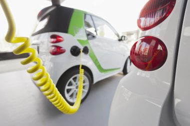 Veículos elétricos evitam a emissão de aproximadamente um sexto da emissão de CO2 na atmosfera. Foto: Getty Images.