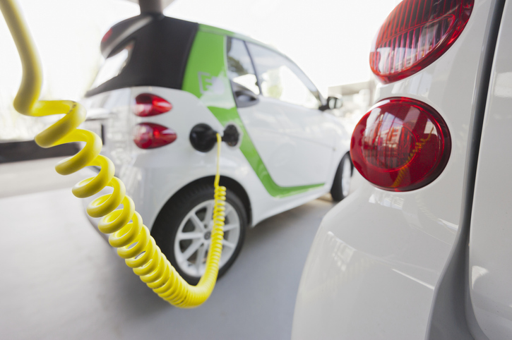 Veículos elétricos evitam a emissão de aproximadamente um sexto da emissão de CO2 na atmosfera. Foto: Getty Images.