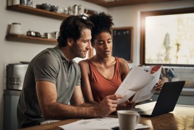 A organização das finanças da família é um esforço de todos. Foto: Getty Images.